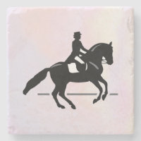 Eleganter Dressurreiter auf einem Aquarellplatz