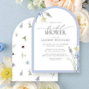 Eleganter Dusty Blue Wildblume Brautparty Arch Einladung