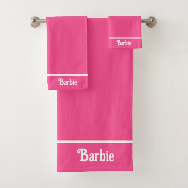 Eleganter einfacher Namenstext auf Neon Pink Badhandtuch Set (Insitu)