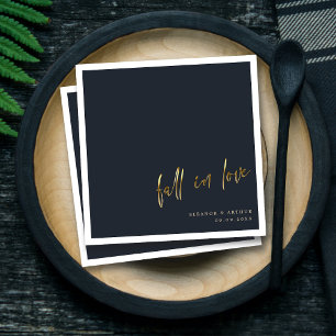 Eleganter Fall in Liebe   Gold Script Wedding Serviette