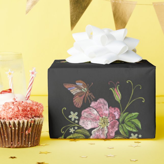 Eleganter floraler Stickereimuster Schwarzer Hinte Geschenkpapier (Geburtstagsparty)