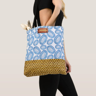 Eleganter, geometrischer RattanLook mit blauem Was