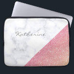 Eleganter geometrischer weißer laptopschutzhülle<br><div class="desc">Moderner geometrischer Entwurf,  der Imitat-Rosen-GoldGlitter und weißen Marmorfarbblock kennzeichnet.</div>