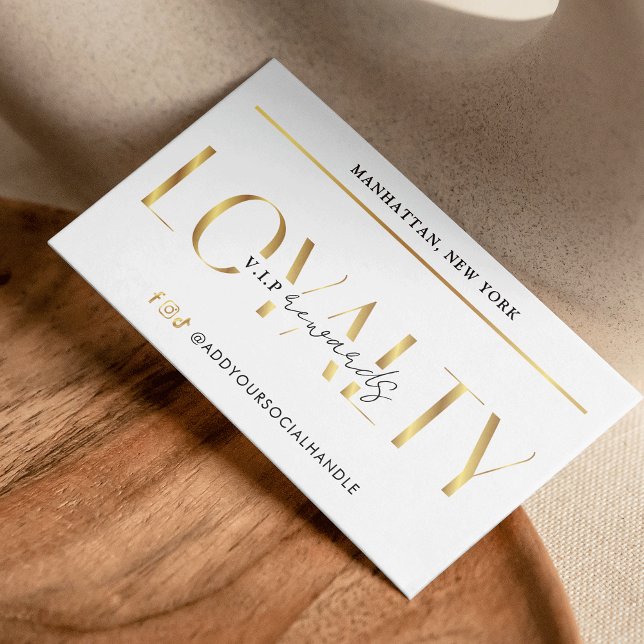 Eleganter Glam White & Gold Logo Makeup Salon Treuekarte (elegant white and faux gold loyalty cards with your logo and metallic gold effects)