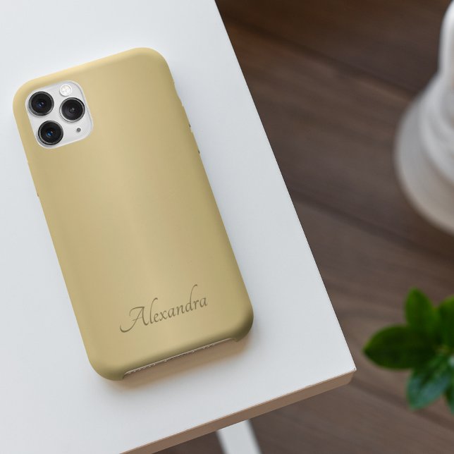 Eleganter Gold Brushed Metal Name iPhone Hülle (Von Creator hochgeladen)