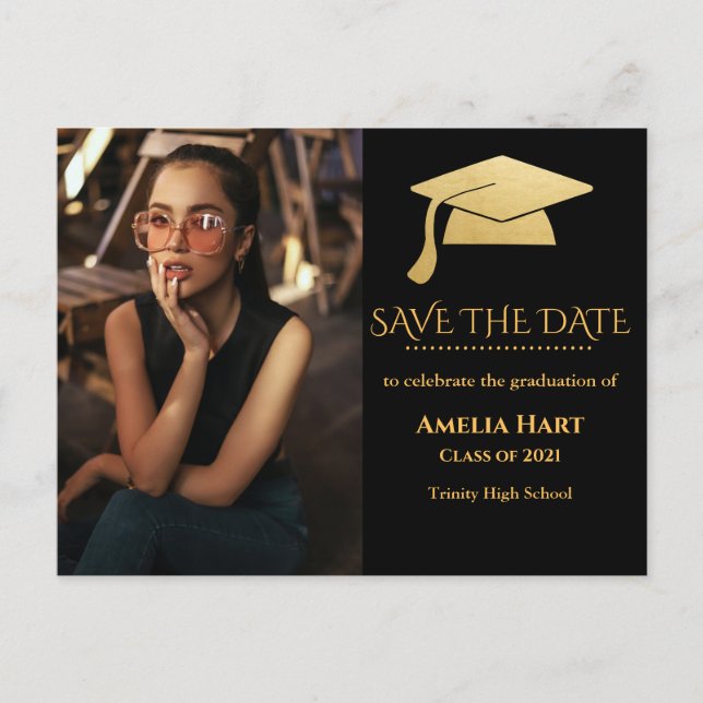 Eleganter Gold Graduate Hat | Save the Date Foto Postkarte (Vorderseite)