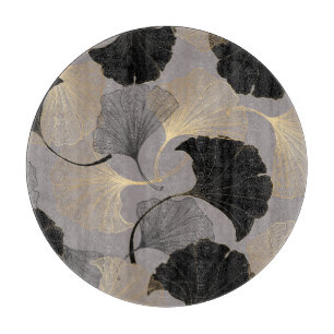 Eleganter goldener Ginkgo, vintage Hintergrund. Schneidebrett