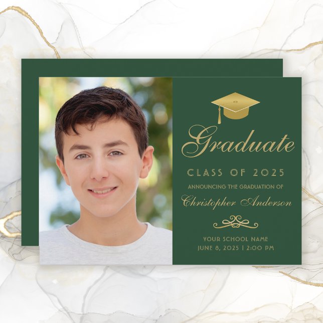 Eleganter Green Gold Script Cap Foto Abschluss Ankündigung (Elegant Green and Gold Photo Graduation Announcement for boys.)