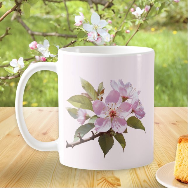 Eleganter, hellrosa Apple Blossom Personalisierter Kaffeetasse (A pale pink mug with apple blossom design on one side, monogram initial and name on the other)