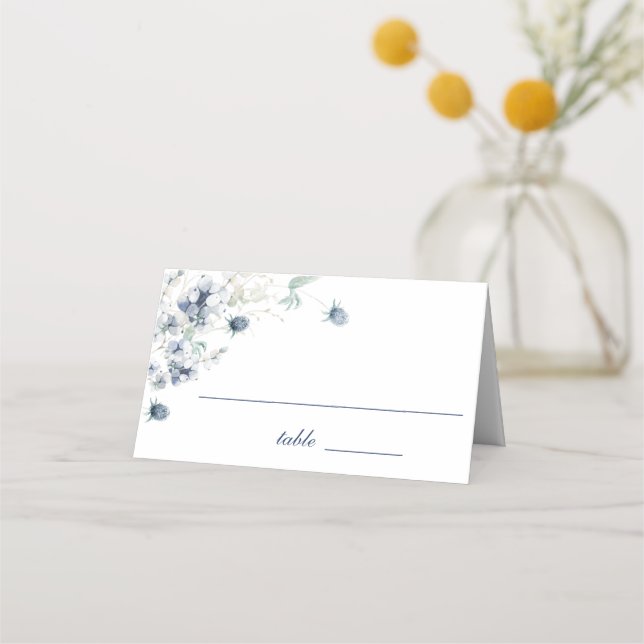 Eleganter Hochzeitstisch aus blauem Winter Foliage Platzkarte (Vorderseite)