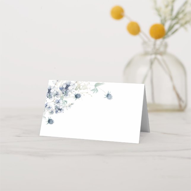 Eleganter Hochzeitstisch aus blauem Winter Foliage Platzkarte (Vorderseite)