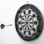 Eleganter Individuelle Name mit Schwarz-weißem Mar Dartscheibe<br><div class="desc">Elegantes Dartboard-Design mit abwechselnd schwarzem Marmor und weißen Marmordreiecken. Ein Name und eine Nachricht werden oben und unten in weißen Kappen als Bogentext geschrieben.</div>