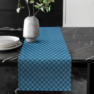 Eleganter Karo Tischläufer für gemütliches Essen