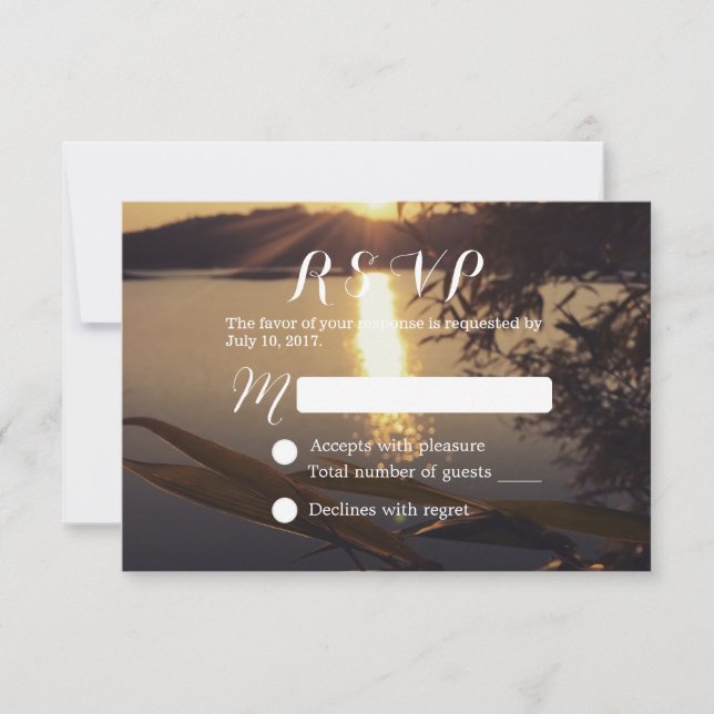 Eleganter Lake Sunset Wedding RSVP Karte (Vorderseite)