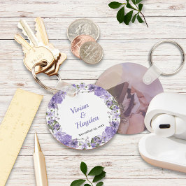 Eleganter Lila blumenreicher Hochzeitsszitat Schlü Schlüsselanhänger