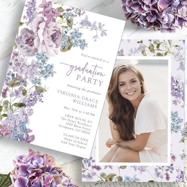 Eleganter Lila floraler Abschluss Einladung (Elegant Purple Floral Graduation Invitation Picture on back by Painted Paperie
)