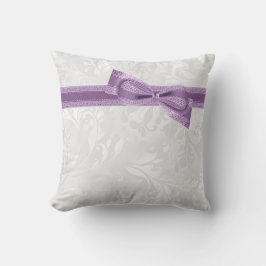 Eleganter lila Imitat-Bogen u. Band u. Damast Kissen
