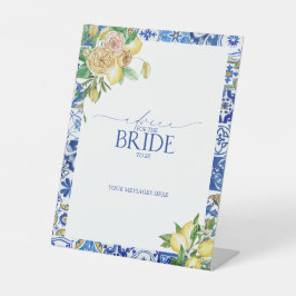 Eleganter mediterraner Zitronenbeirat an der Braut Sockelschild