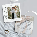 Eleganter Minimal Wedding Ihre Vows Paare Fotos Ornament Aus Metall<br><div class="desc">Liebe ist in der Luft und in jedem Detail Ihres besonderen Tages! Mit unserem personalisierten Hochzeitsgelübde-Ornament, das Ihre individuellen Fotos zeigt, können Sie das Wesentliche Ihrer herzlichen Versprechungen erfassen! Lass deine Liebe in Glanz und erschaffe einen zeitlosen Sake, der dir in jeder Ferienzeit das Herz wärmt. Sagen Sie 'I do'...</div>