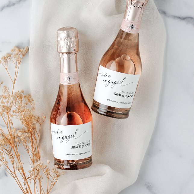 Eleganter Minimal Wir sind Verlobte Engagement Par (Von Creator hochgeladen)