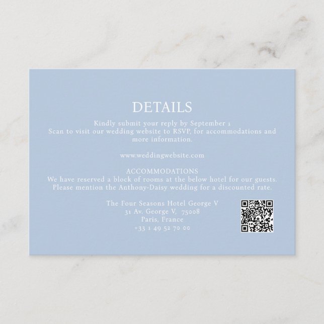 Eleganter Minimalistischer Dusty Blue Details QR C Begleitkarte (Vorderseite)