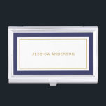 Eleganter Minimalistischer Name der Marine Blau un Visitenkarten Dose<br><div class="desc">Dieses Visitenkarten-Gehäuse zeichnet sich durch minimalistisches und elegantes Design mit dicken marineblau und dünnen Goldrahmen aus. Personalisieren Sie es mit Ihrem Namen oder Firmennamen.</div>
