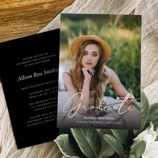 Eleganter Minimalistischer Schwarz-weißer Abschlus Einladung (Von Creator hochgeladen)