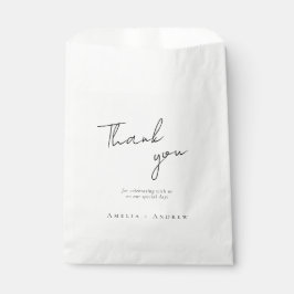 Eleganter Minimalistischer Schwarz-weißer Script-W Geschenktütchen