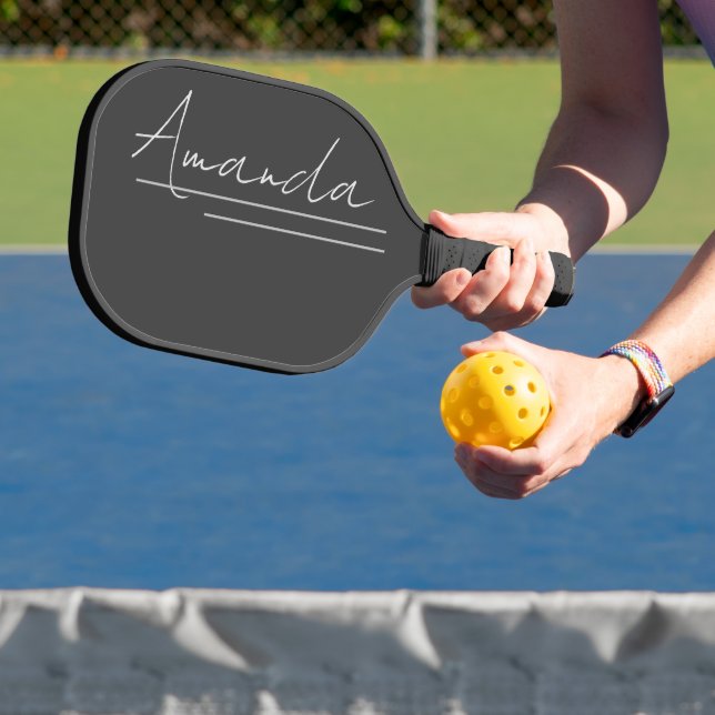 Eleganter Minimalistischer Schwarz-weißer Skriptna Pickleball Schläger (InSitu)