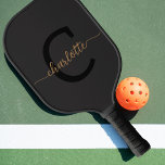 Eleganter Mit Monogramm Name des Schwarzen Goldene Pickleball Schläger<br><div class="desc">Einführen in unser elegantes,  Mit Monogramm Black Gold Script Name Pickleball Paddle. Das perfekte Geschenk für jede sportliche Sportlerin in Ihrem Leben!</div>
