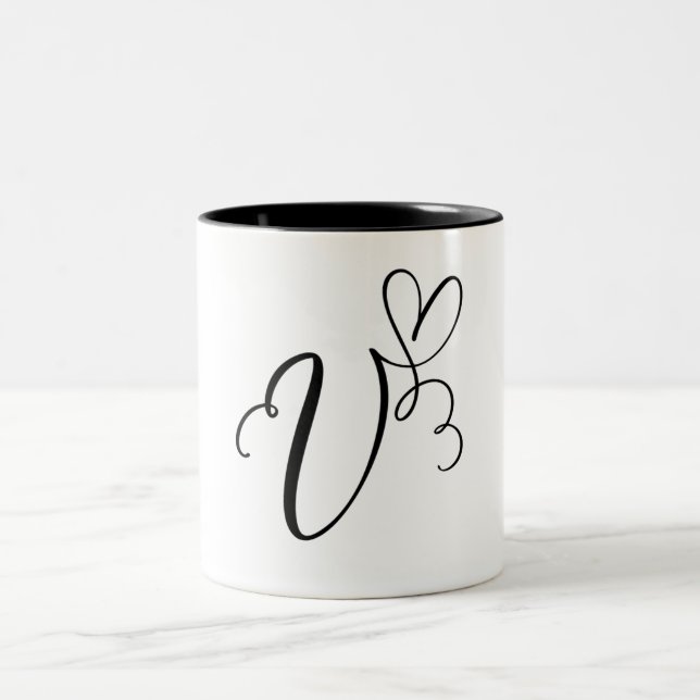 ELEGANTER MONOGRAMM FARBSCHWARZSCHREIBEN "V" ZWEIFARBIGE TASSE (Mittel)