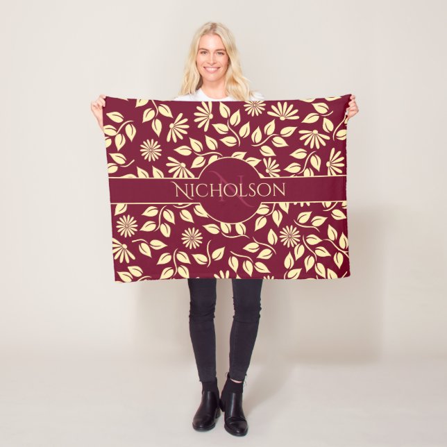 Eleganter Monogramm Name Leaf Daisy Muster Burgund Fleecedecke (Beispiel)