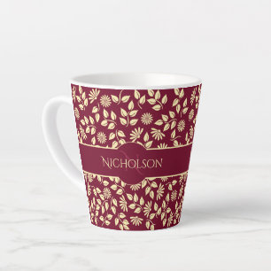 Eleganter Monogramm Name Leaf Daisy Muster Burgund Milchtasse