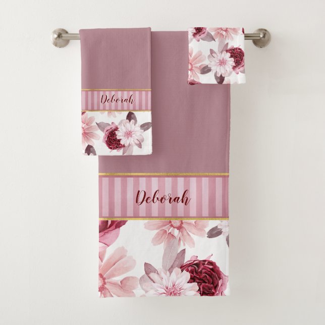 Eleganter Monogramm Name Rosa Burgundy Floral Stri Badhandtuch Set (Insitu)