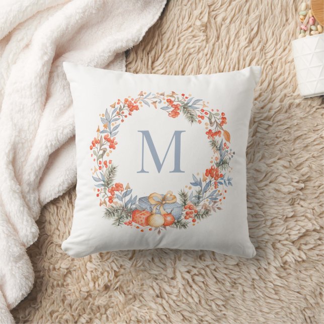 Eleganter Monogramm-Weihnachtskranz Staubblau Kissen (Decke)