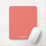 Eleganter Name der Coral Coral - Personalisiert Mousepad<br><div class="desc">Rüsten Sie Ihren Arbeitsplatz mit diesem eleganten und stilvollen Mousepad mit einem beruhigenden Korallenhintergrund und Ihrem individuelle Name in sauberer, moderner Typografie. Dieses personalisierte Mousepad eignet sich sowohl für Zuhause als auch für Büroanwendungen und verleiht Ihrem Schreibtisch eine Touch von Eleganz und Individualität. Ein durchdachtes und funktionelles Geschenk für Studierende,...</div>