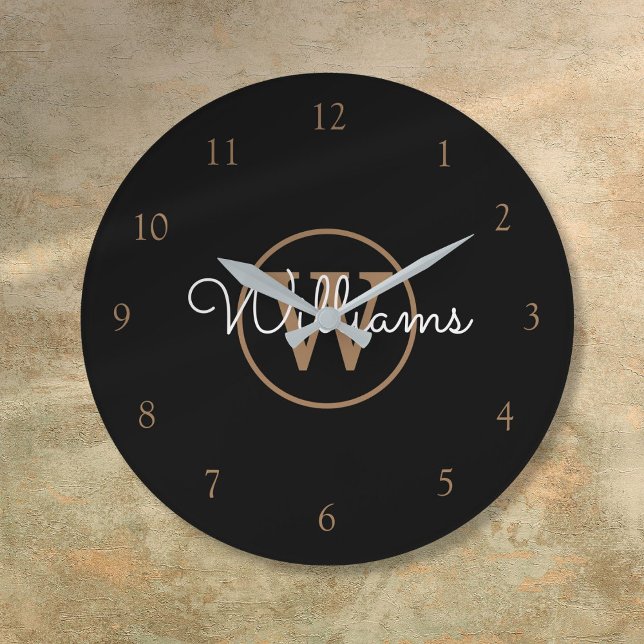 Eleganter Name für das Schwarze Gold Monogram Scri Große Wanduhr (Elegant Black Gold Monogram Script Name Large Clock)