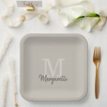 Eleganter Name und Anfangsmonogramm Pappteller<br><div class="desc">Eleganter neutraler Name und Initial Monogram Elegant Junggeselinnen-Abschied,  Geburtstagsparty oder ein beliebiges Party,  das mit Ihrem Anfangs- und Vornamen angepasst werden kann. Die Hintergrundfarbe kann auch an jedes gewünschte Dekor angepasst werden. Klicken Sie einfach auf die Schaltfläche Weitere Einstellungen anpassen,  um die Farben zu ändern</div>