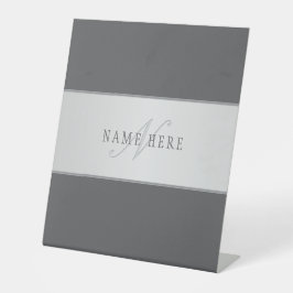 Eleganter Name und Monogrammschrift (oder anderer  Sockelschild