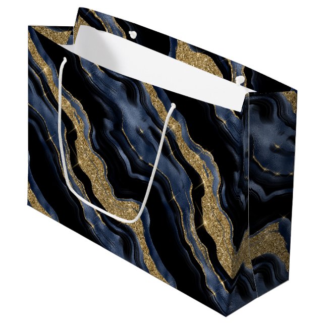 Eleganter Navy Blue & Gold Glitzer Agate Birthday Große Geschenktüte (Vorderseite Schrägansicht)