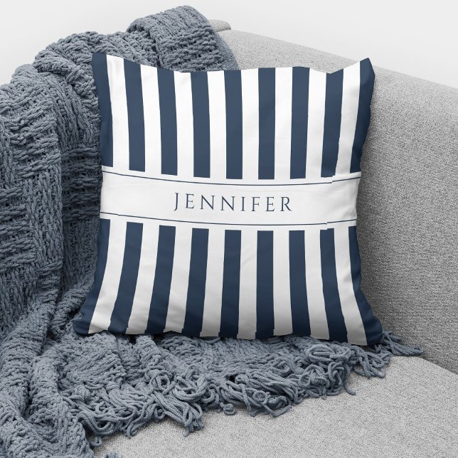 Eleganter Navy Blue & White Stripes Muster Name Kissen (Von Creator hochgeladen)