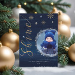 Eleganter Navy Wasserfarben Tinte & Jewels Foto Wr Feiertagskarte<br><div class="desc">Unsere abstrakte Weihnachtskollektion aus Sternenhimmel im Winter besticht durch eine königliche Opulenz mit moderner abstrakter Drehung. Tief marinierte Blues, goldene und blaue Juwelen und blaue Farbtupfer schaffen ein elegantes Winternachtsambiente. Design bietet ein Single-Foto-Layout, um Ihr spezielles Ferien-Foto in unserem schönen Kranz-Design zu zeigen. Wir haben einen wunderschönen Blumenkranz entworfen, der...</div>