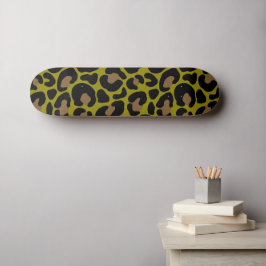 Eleganter Olivgrüner und schwarzer Leopardenprint  Skateboard