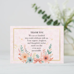 Eleganter pastellfarbener Blumenrahmen mit goldene Dankeskarte