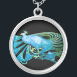 ELEGANTER PEACOCK IN BLAU TURQUE UND SCHWARZ VERSILBERTE KETTE<br><div class="desc">Farbiges und elegantes Design mit leuchtenden 3D-Edelsteinen Digitales Grafikdesign von Bulgan Lumini . Teil aus der neuen Kollektion ARCADIA .</div>