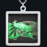 ELEGANTER PEACOCK IN GRÜN UND SCHWARZ VERSILBERTE KETTE<br><div class="desc">Farbiges und elegantes Design mit leuchtenden 3D-Edelsteinen Digitales Grafikdesign von Bulgan Lumini . Teil aus der neuen Kollektion ARCADIA .</div>