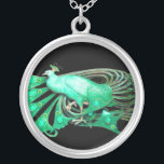 ELEGANTER PEACOCK IN GRÜN UND SCHWARZ VERSILBERTE KETTE<br><div class="desc">Farbiges und elegantes Design mit leuchtenden 3D-Edelsteinen Digitales Grafikdesign von Bulgan Lumini . Teil aus der neuen Kollektion ARCADIA .</div>