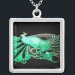 ELEGANTER PEACOCK IN GRÜN UND SCHWARZ VERSILBERTE KETTE<br><div class="desc">Farbiges und elegantes Design mit leuchtenden 3D-Edelsteinen Digitales Grafikdesign von Bulgan Lumini . Teil aus der neuen Kollektion ARCADIA .</div>