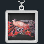 ELEGANTER PEACOCK IN ROT UND SCHWARZ VERSILBERTE KETTE<br><div class="desc">Farbiges und elegantes Design mit leuchtenden 3D-Edelsteinen Digitales Grafikdesign von Bulgan Lumini . Teil aus der neuen Kollektion ARCADIA .</div>