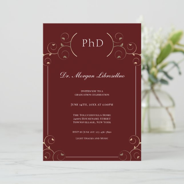 Eleganter PhD Gold Burgundy Abschluss Einladung (Stehend Vorderseite)